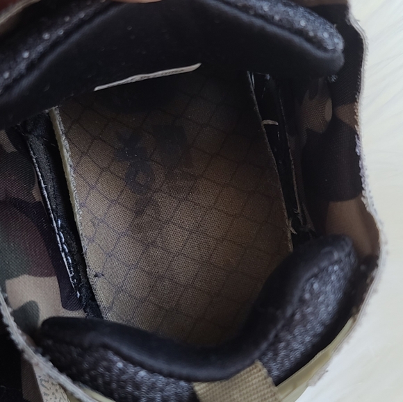 REEBOK x BAPE x MITA INSTA PUMP FURY CAMO APE 2014 Release - Picture 8 of 9